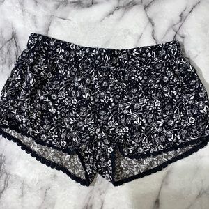 Full Tilt black and White Floral Shorts